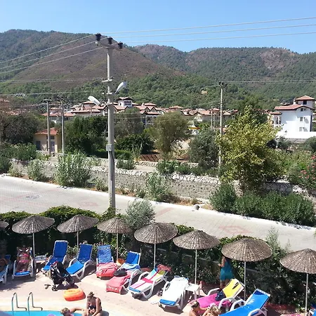 Champagne İçmeler