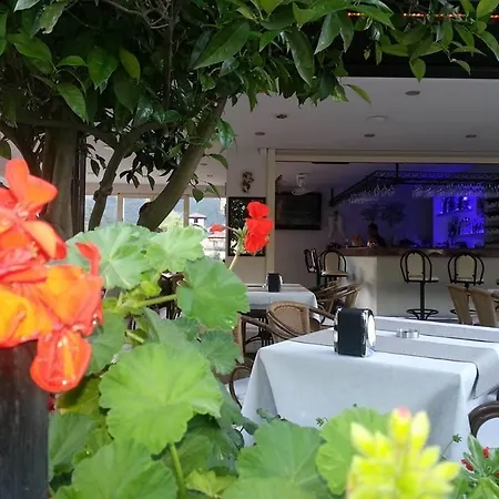 Apartmanhotel Champagne *